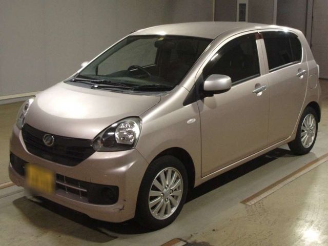 30016 Daihatsu Mira e s LA300S 2015 г. (TAA Hyogo)